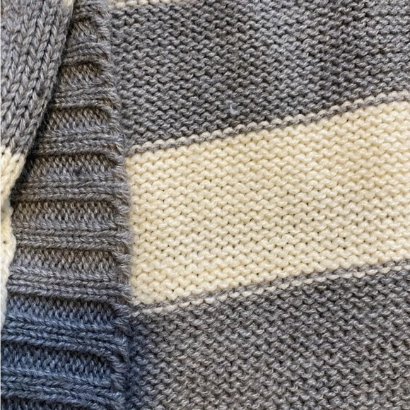 MISSES RUE 21 GRAY AND WHITE LONG SLEEVE CARDIGAN SIZE MEDIUM Nice condition - Picture 6 of 9